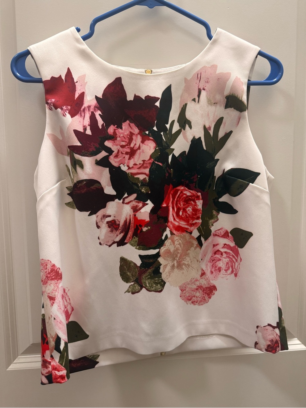 Vince Camuto White Floral Sleeveless Crop Top with Pink & Red Roses